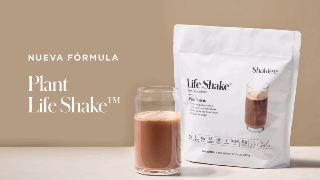 Presentamos el NUEVO Life Shake Plant— Protein PLUS: nutrición integral para ayudar a crear la base para vivir bien por más tiempo.